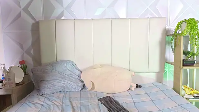 Emily_and_Sebastiannn webcam