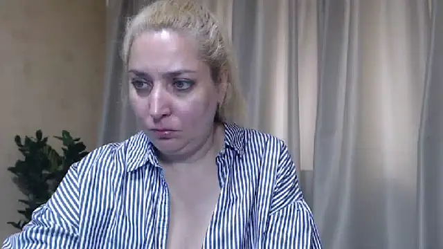 sweetpussy13 webcam