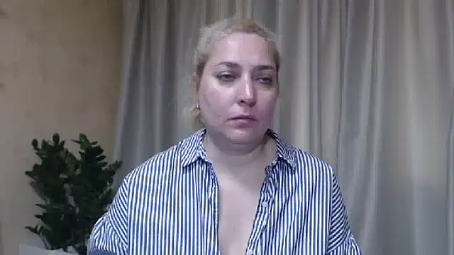 sweetpussy13 webcam