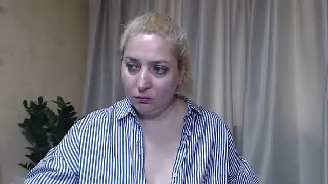 sweetpussy13 webcam