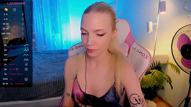 AnyaTaylor_ webcam