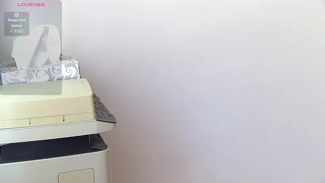 LeilaBie webcam