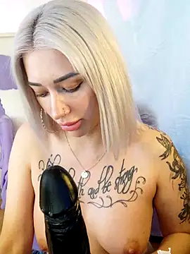 Gina-Lumara webcam