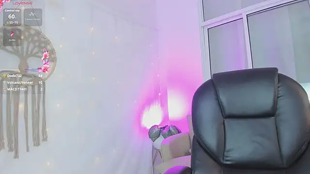 Ginni_charlotte webcam