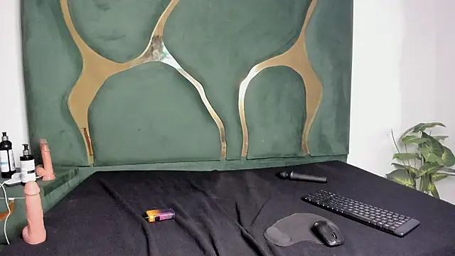 Mia_Petiteht webcam