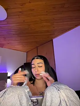 Hilary_pinkk