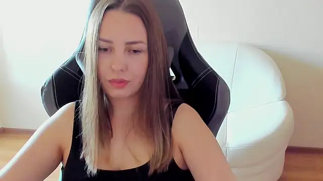 Mia_shy1 webcam