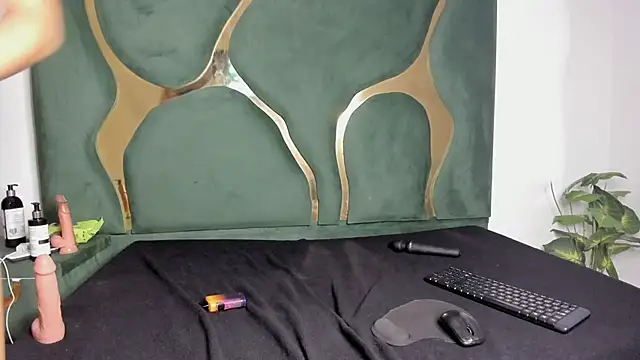 Mia_Petiteht webcam
