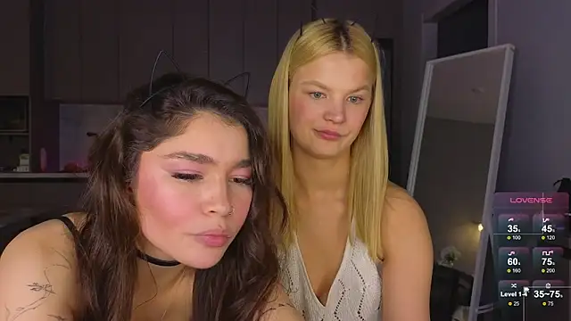 Caroline__Brown webcam