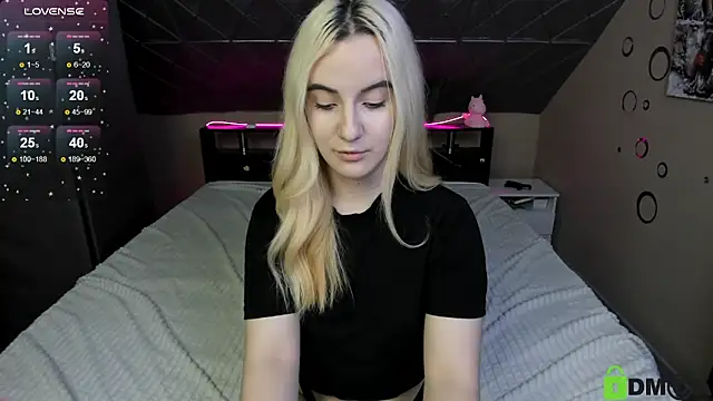 Naomi1Hinata webcam