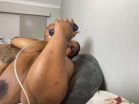 MissLola27 webcam