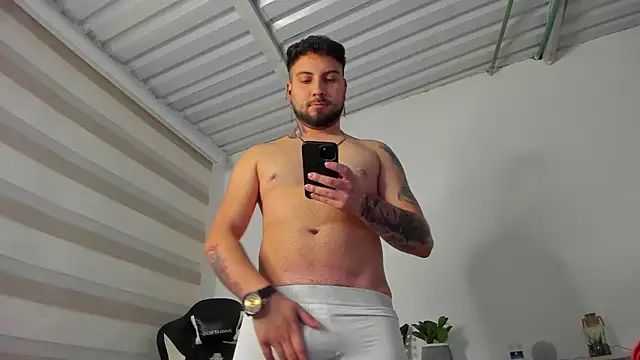 AaronHardi webcam