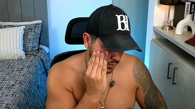 owen-pierces webcam