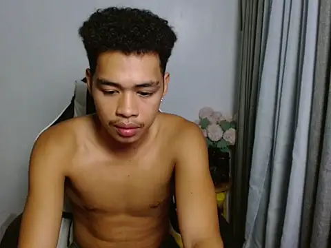 curlyasian_njxx webcam