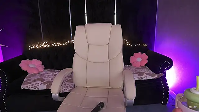 LylaYeess webcam