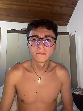CamiRojas_boy webcam