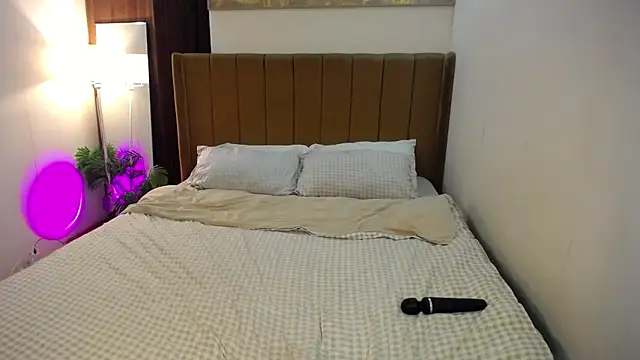 Bombshell_Rebbecca webcam