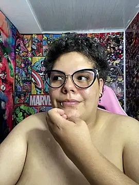 Hailey_Curvy