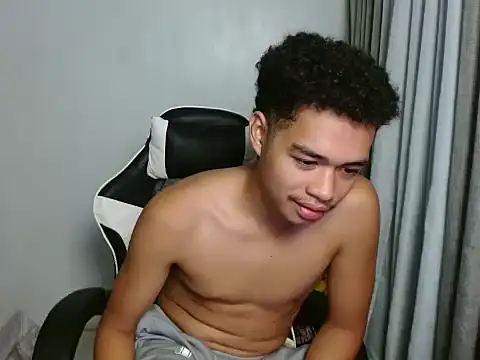 curlyasian_njxx