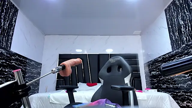 Ladyy_Scarlett webcam