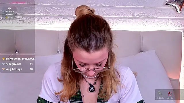 AmelieViolet webcam