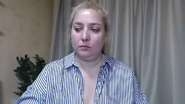 sweetpussy13 webcam