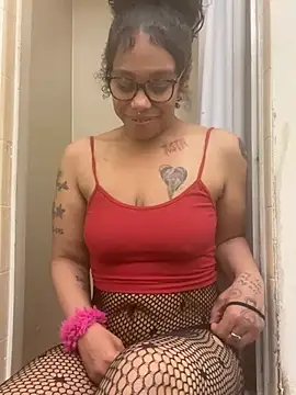 Desirae_Luciano