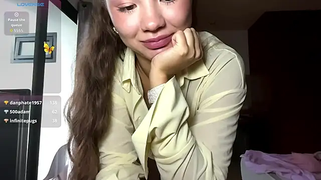 kamila_18_french webcam