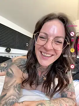 BrownieyQueen webcam