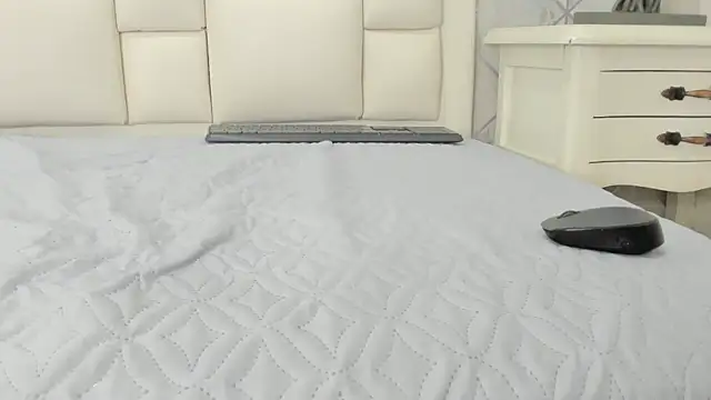 naia_cox webcam