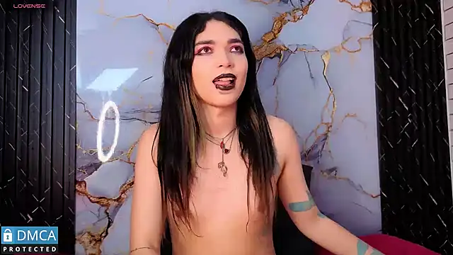 MaeveKuro webcam