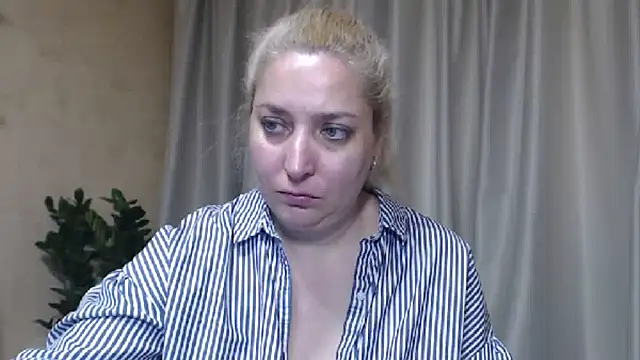 sweetpussy13 webcam