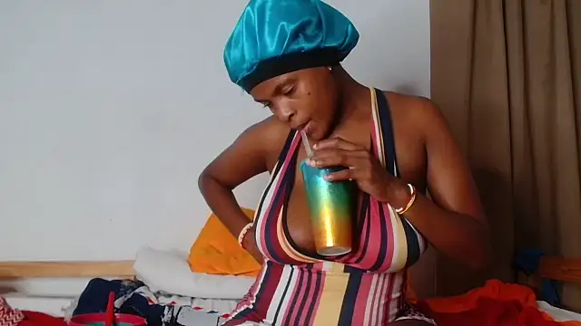 BlondQ2003 webcam