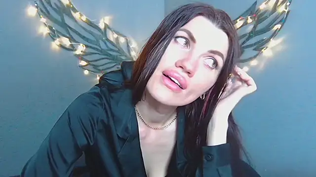 MilaLoona webcam