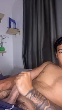 Ugh_Manux webcam