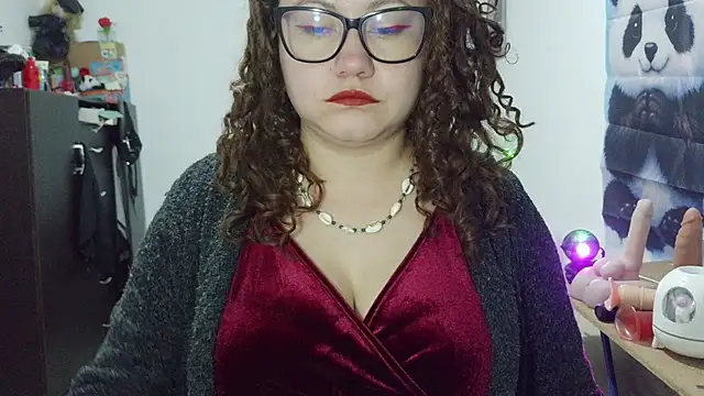 curly_greeneyed webcam