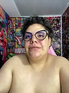 Hailey_Curvy webcam