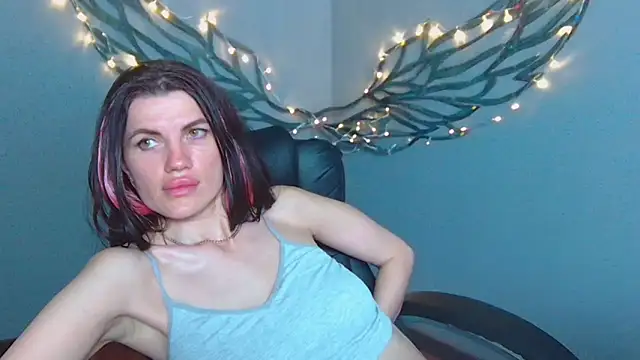 MilaLoona webcam