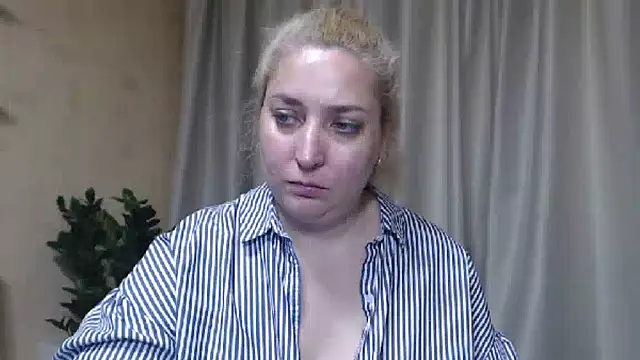 sweetpussy13 webcam