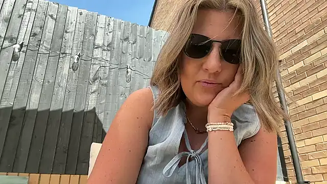 MsBelleWarick webcam