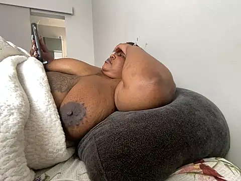 MissLola27 webcam