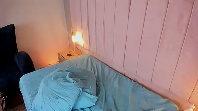 Hillary_Collins1