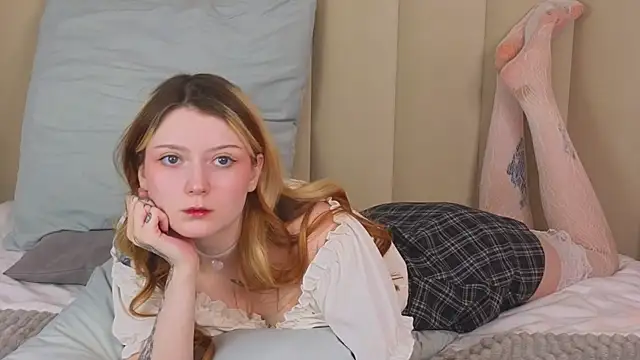 AlyssFrost webcam