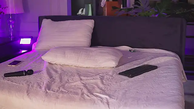 Monique_Celeste webcam