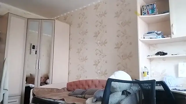 LowkeyIndigo webcam
