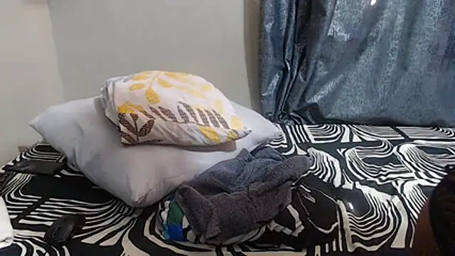HornyEbony4u webcam