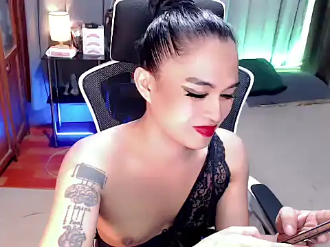 UrAsianGoddess webcam