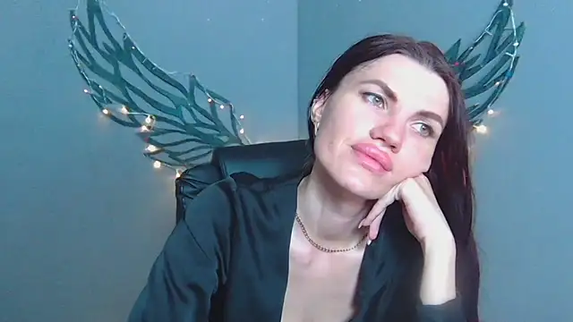 MilaLoona webcam