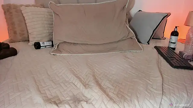_luuciana_ webcam