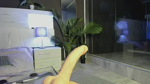 Mia_noiir webcam